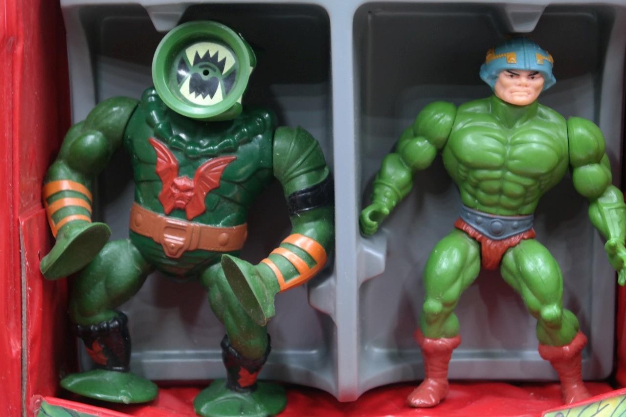 Collector&rsquo;s Case Complete holds 8 Masters of the Universe with 4 figures