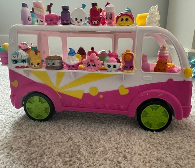 Shopkins Exclusive, Special Edition Scoops Ice Cream Truck Bundle