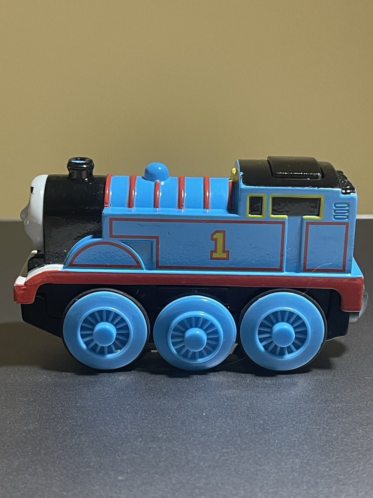 Thomas Tank Engine Diecast Battery Operated Motorized for Wood Track 2012 EUC!