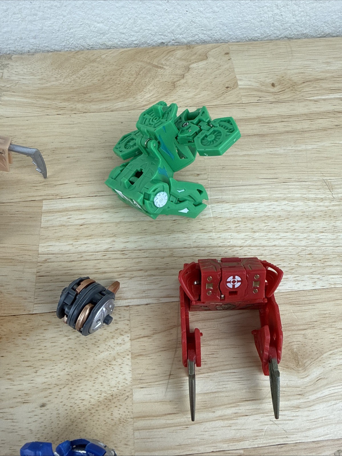 Bakugan Mixed Bundle Lot W/ Battle Brawlers, Blue/Red/Green Figures Dragonoid