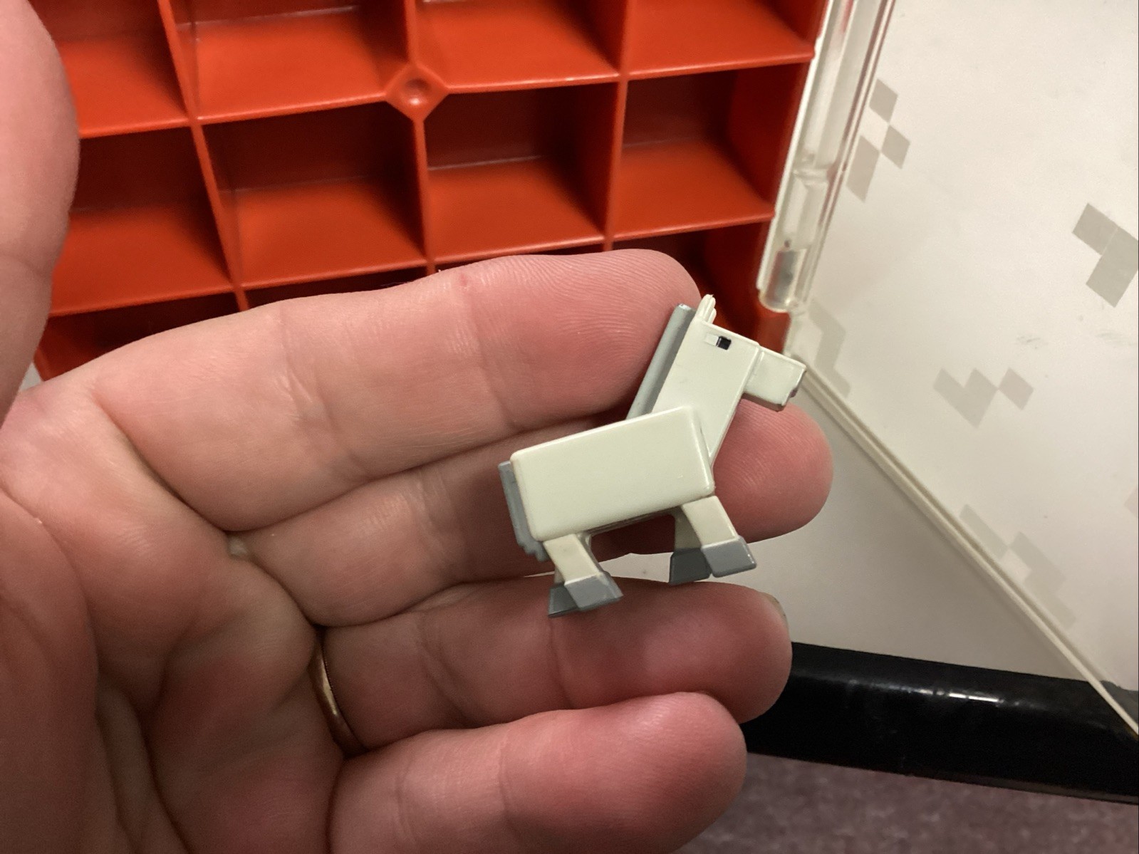 2014 Mattel Minecraft Mini Figure Collector Red/Brown Case Storage Cube