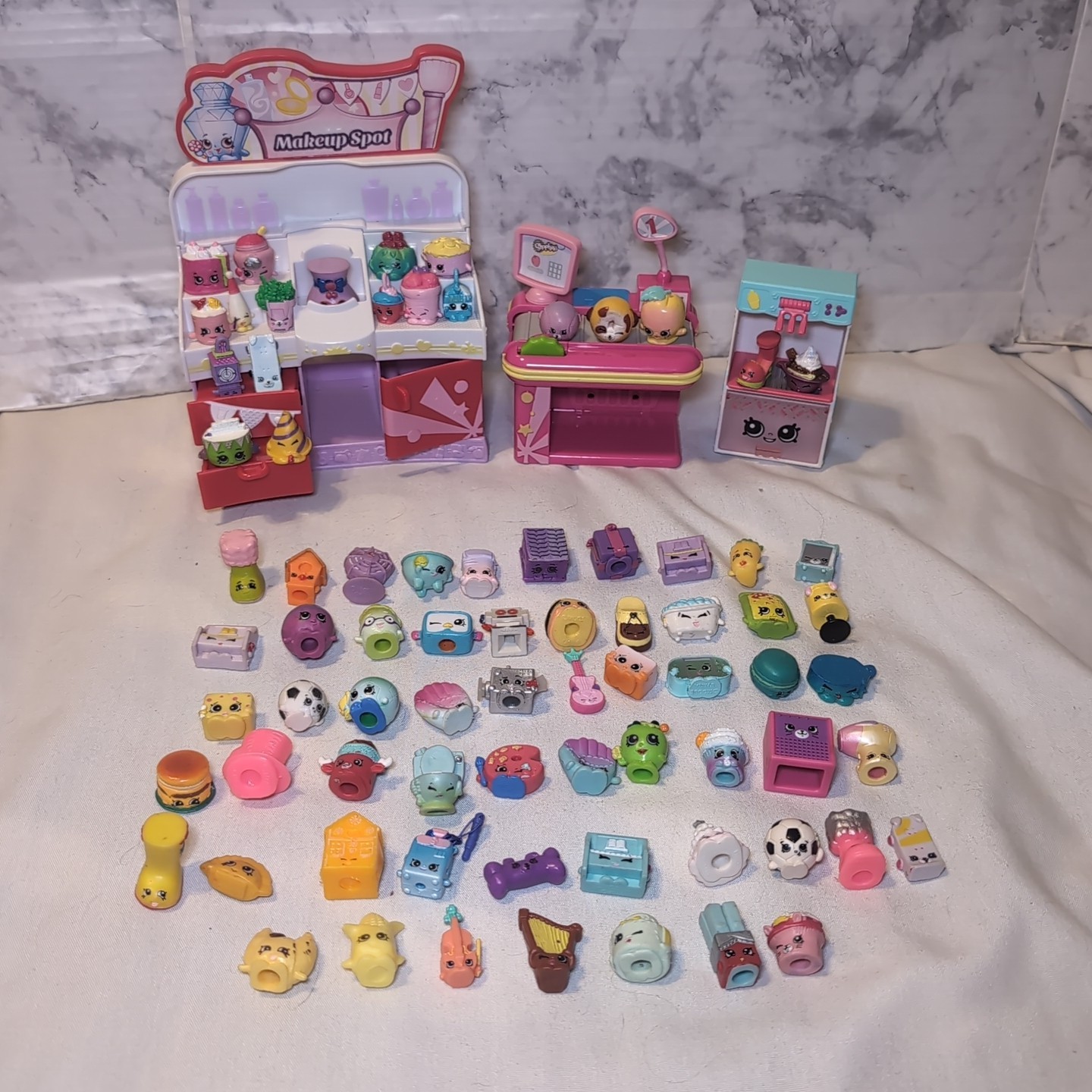Shopkins Lot ~ Make-up Spot, Register, Ice Cream Machine & 75+ Shopkins Figures