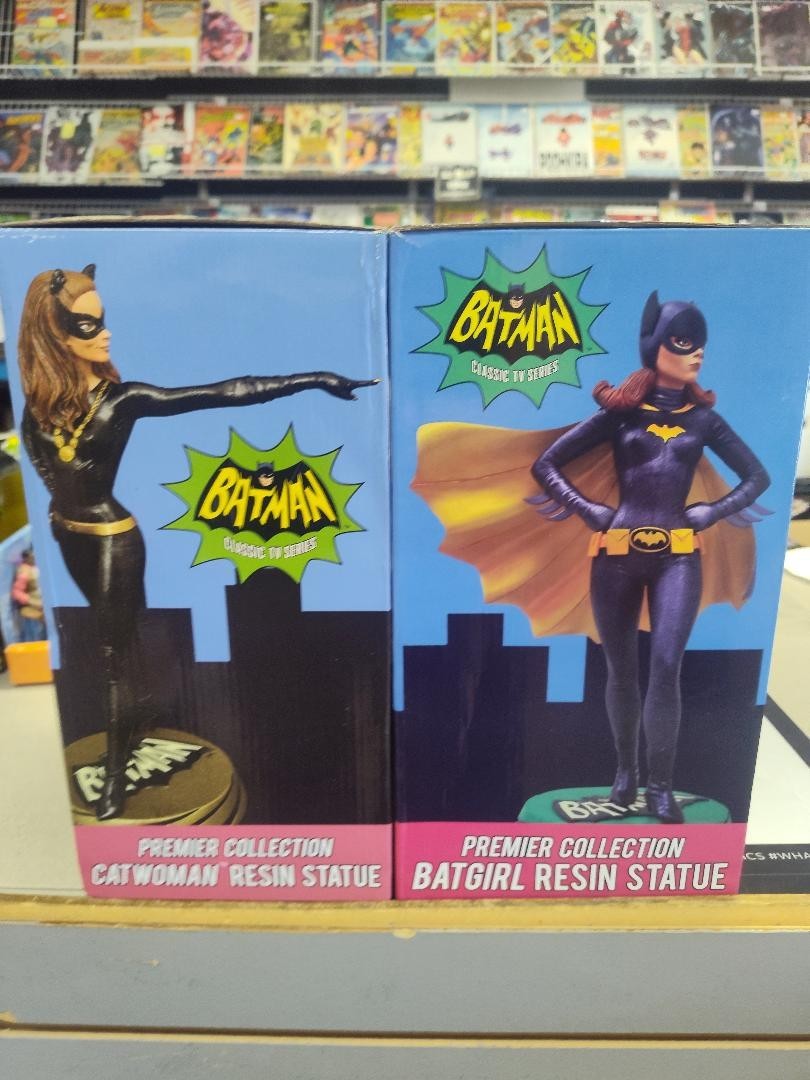 Premier collection Diamond Select 1966 Batman TV Catwoman & Batgirl Statues