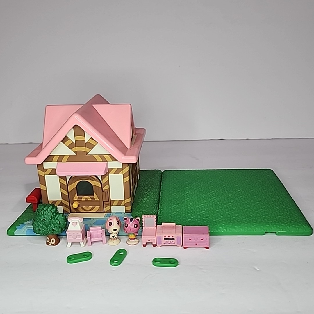 2001 Animal Crossing Lets Make a Forest 5&Prime; Pink Large House Figure Furniture Lot