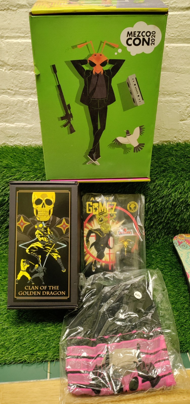 Mezco ONE:12 Collective Gomez – The Clan of The Golden Dragon Edition Shirt