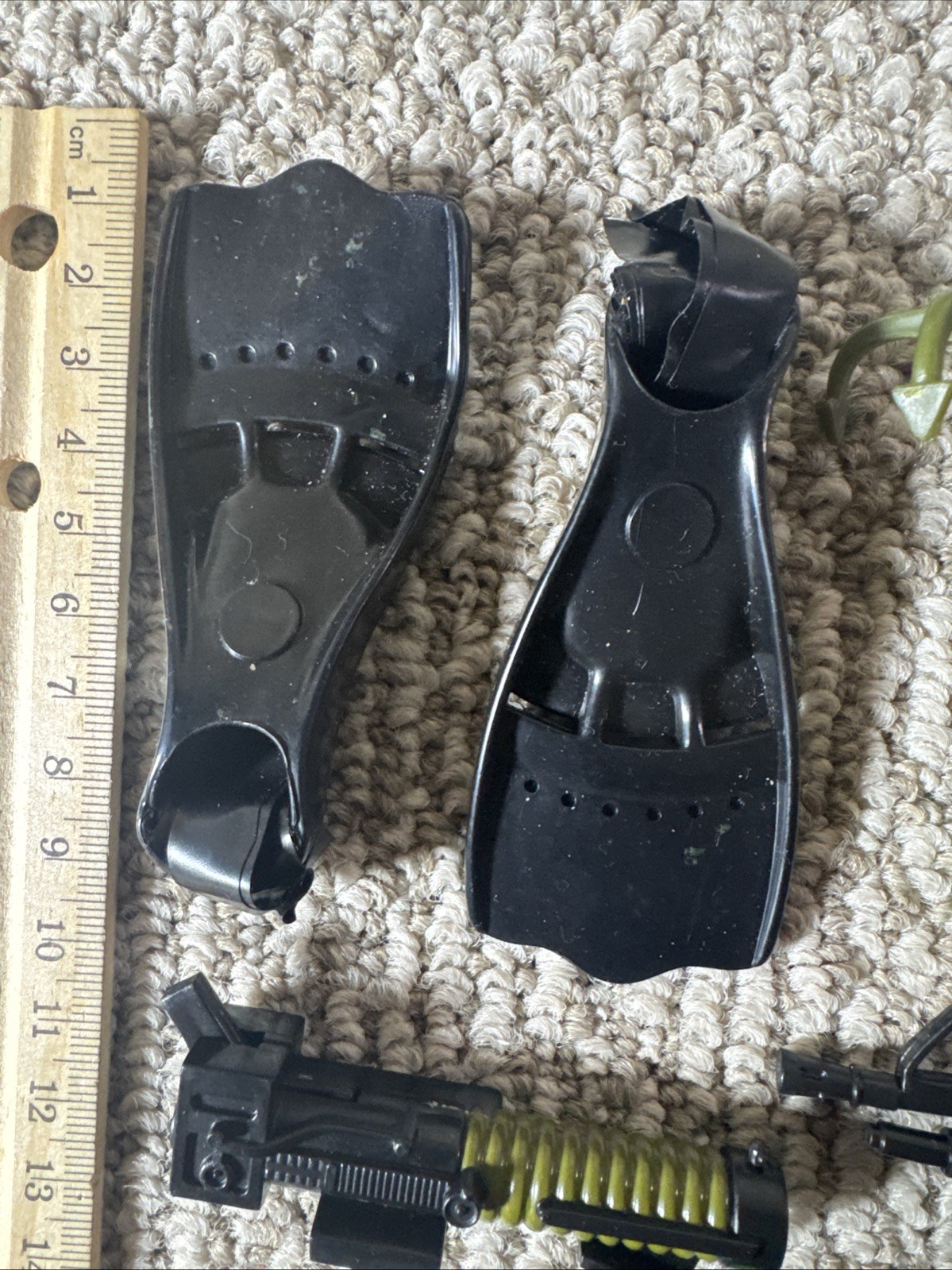 12&Prime; ACTION FIGURES – WEAPONS, CLOTHES, AND ACCESSORIES LOT – USED GUN HAS TWIST