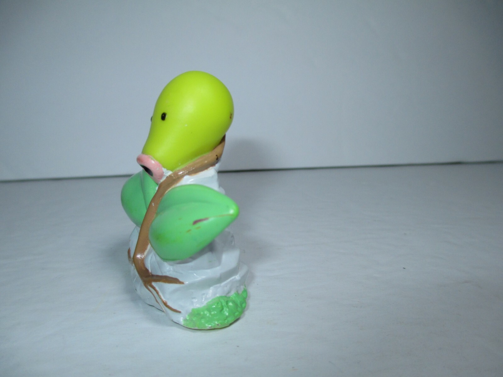 1997 Pokemon Finger Puppet Bellsprout #069 Figure Catch em All Nintendo Bandai 1