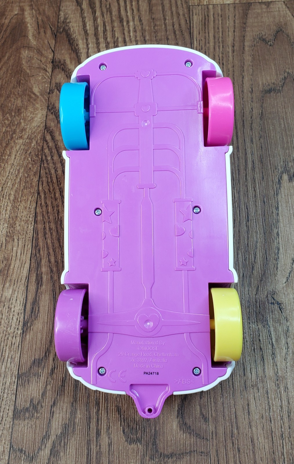 Shopkins Happy Places Rainbow Beach Convertible Rainbow Car and Accessories