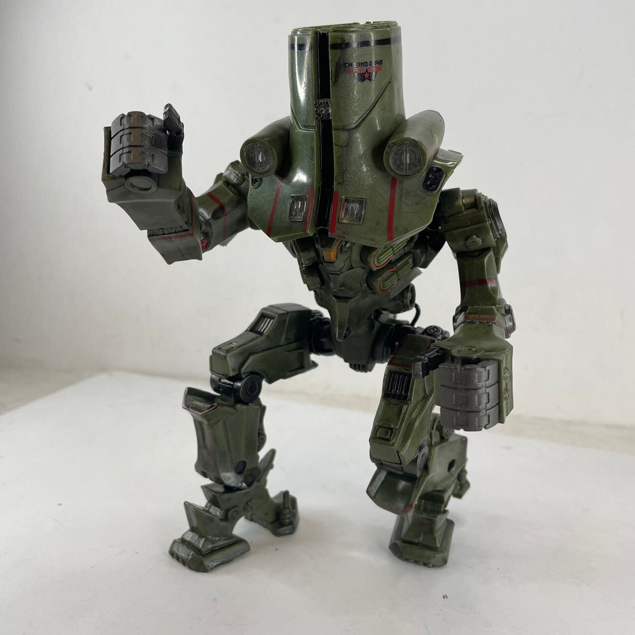 Cherno Alpha Jaeger 7&Prime; Movable Action Figure w/LED Toy Statue Pacific Rim in Box