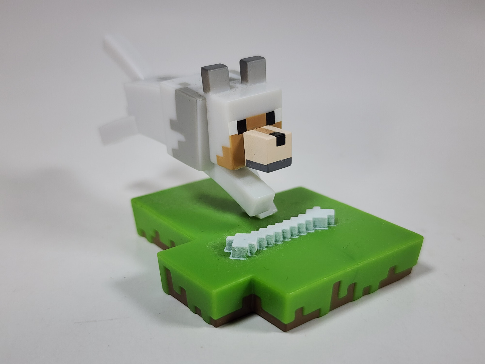 Minecraft Mojang Action Figure 3&Prime; Gray Wolf Dog Running To Bone Jinx