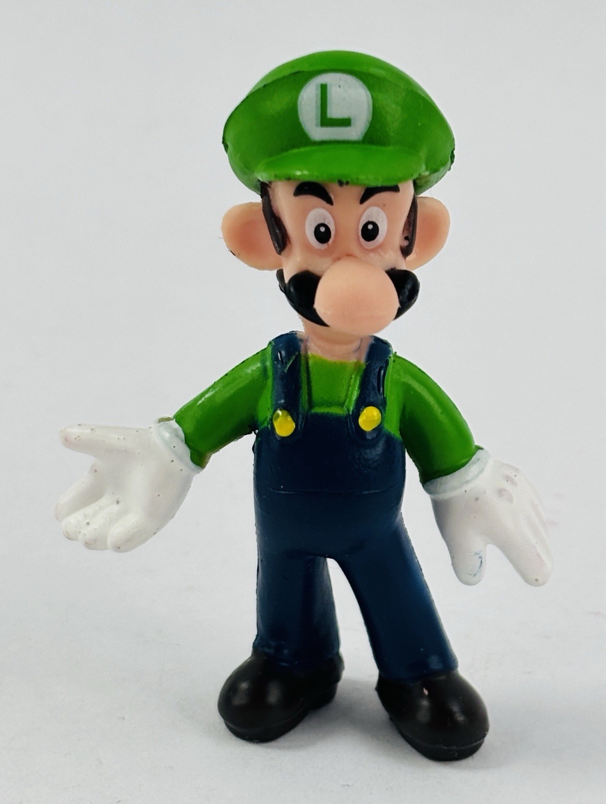 2007 Nintendo Luigi 2.5&Prime; PVC Mini Figure Standing Open Hands Super Mario Bros