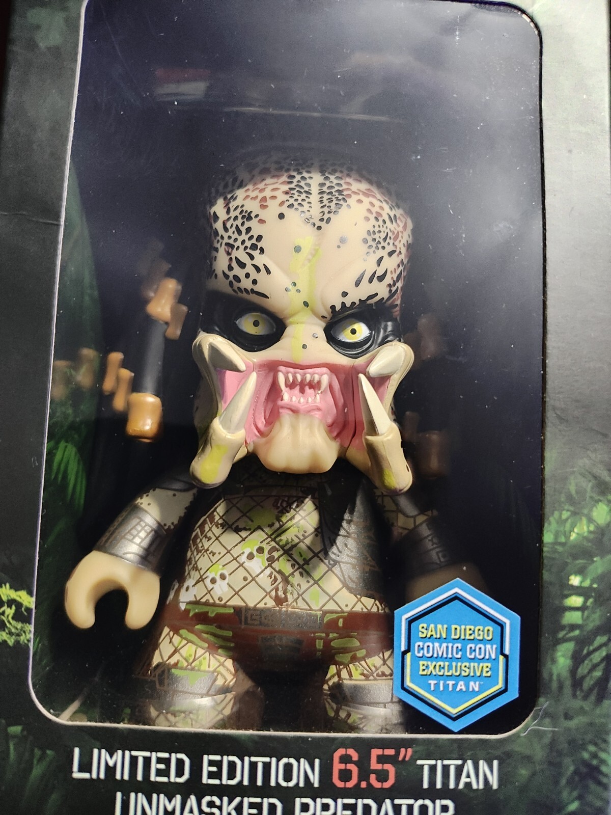 Titans – Predator 6.5in SDCC 2018 Exclusive – Glow In Dark Blood Unmasked (NEW)