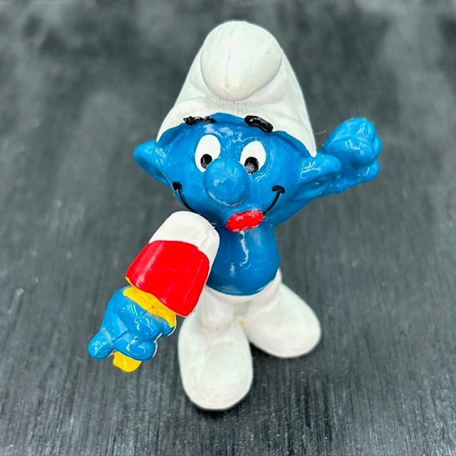 Smurfs 20053 Ice Cream Eating Smurf Popsicle PVC Figure Schleich Peyo Figurine