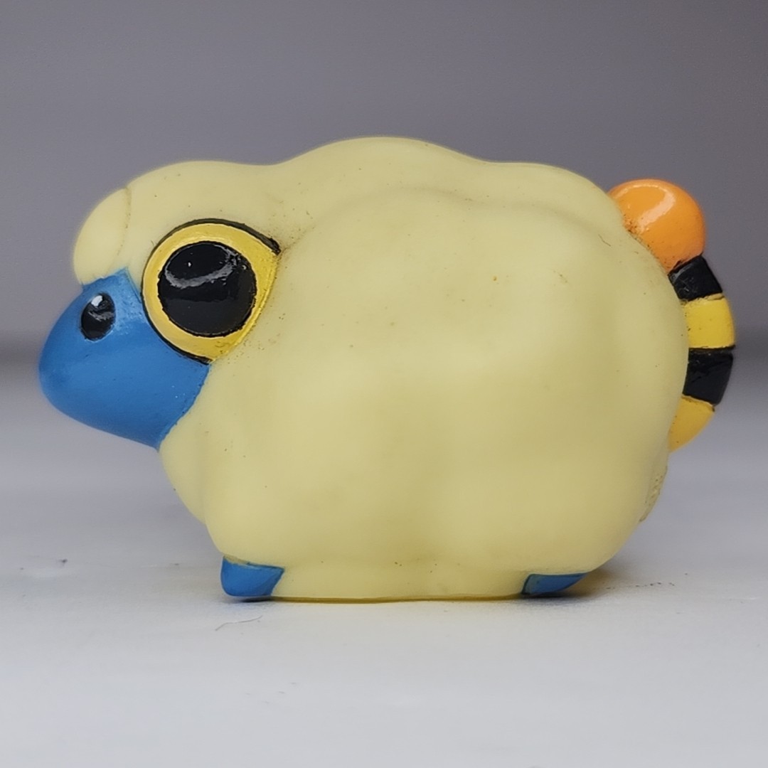 2000 Pokemon 1.5&Prime; Mareep Mini Figure Finger Puppet Nintendo Bandai