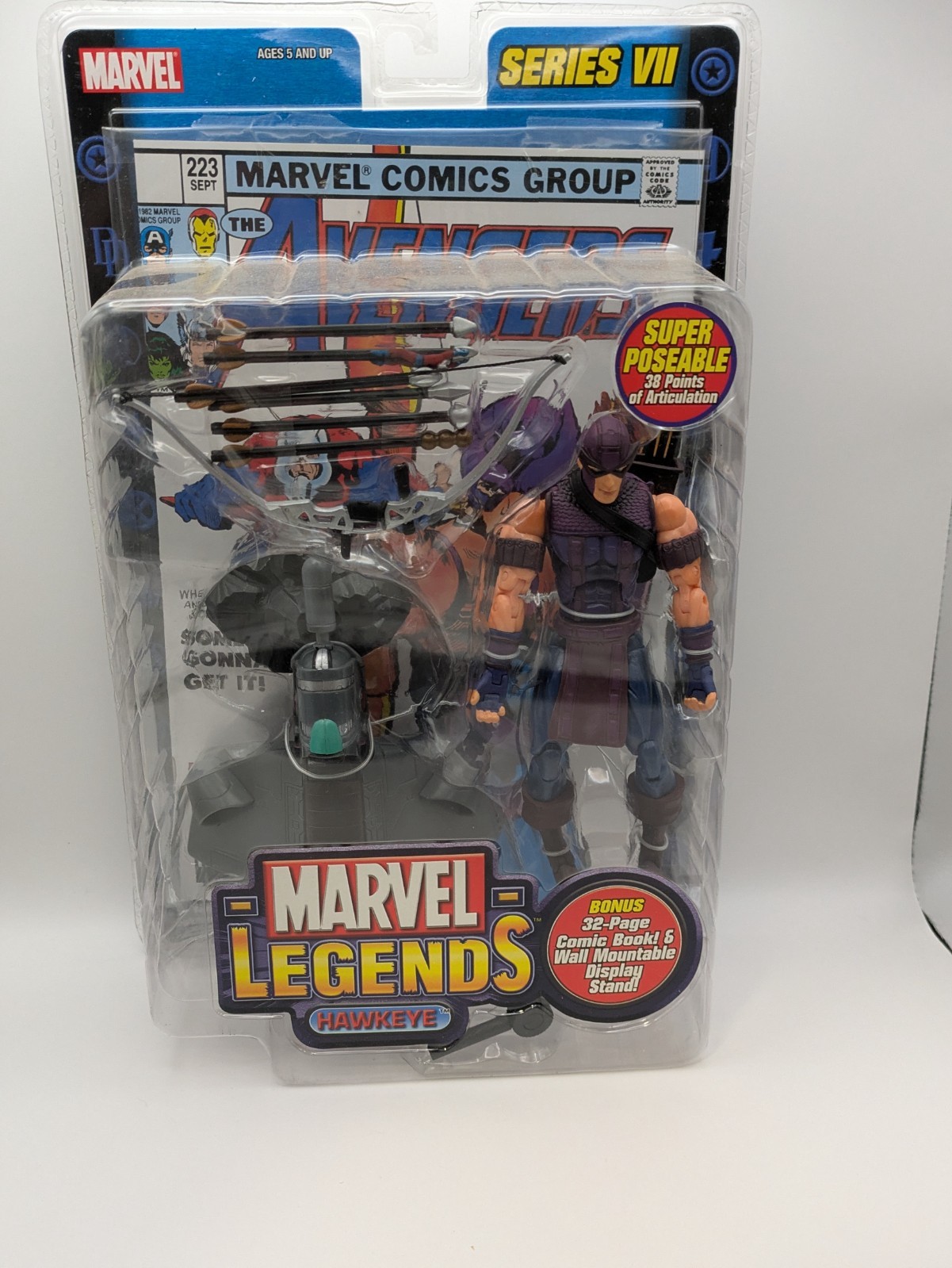 2004 Toybiz: Marvel Legends (Series 7) Hawkeye Figure & Comic Combo Set – New