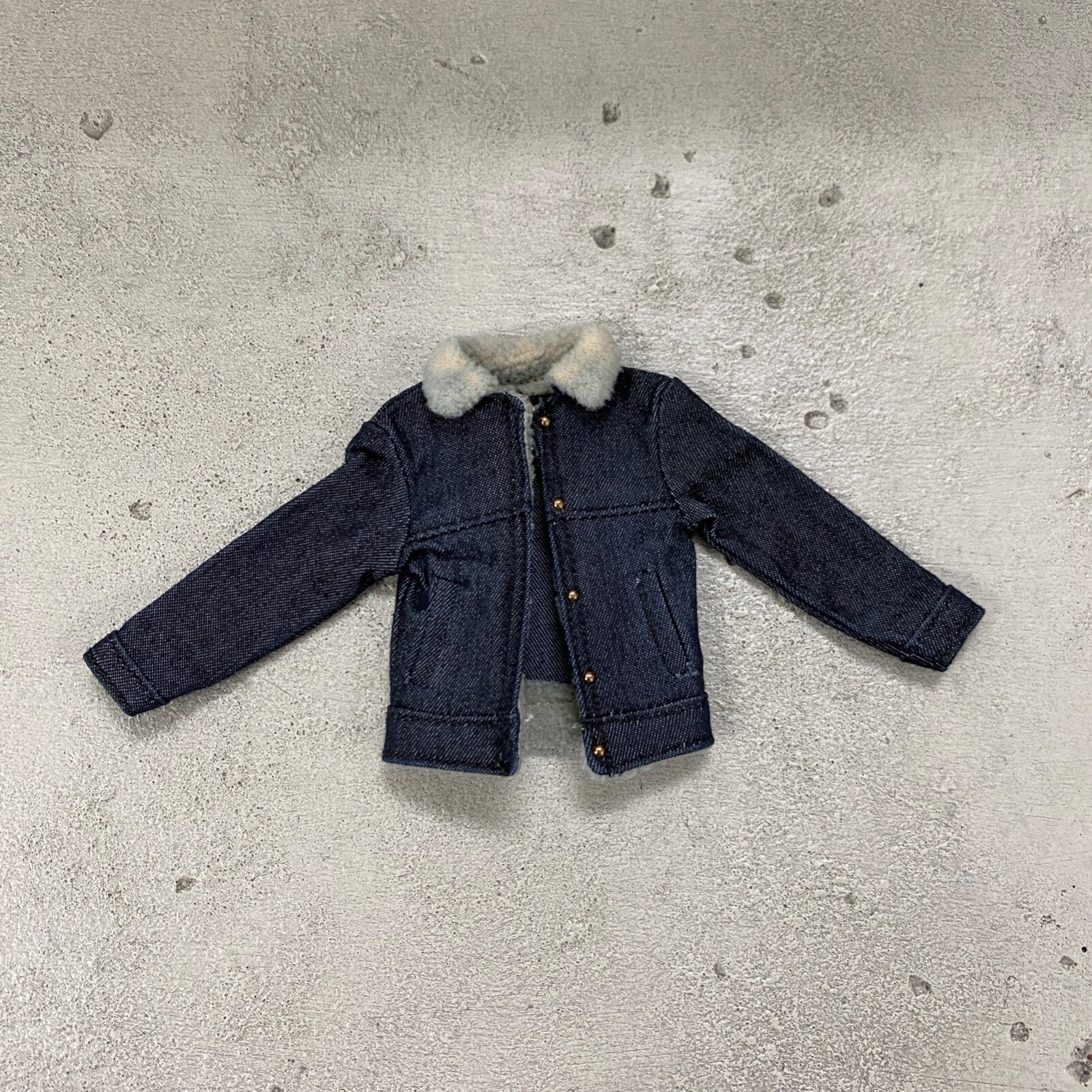 MO-DNJK-ACBK: 1/12 black denim jacket with fur collar for Mezco, Nota Slim body
