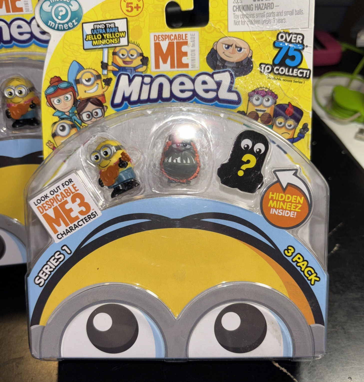 Despicable Me Mineez Series 1 Deluxe 3 pk Ukulele Minion (#24) Luau Kyle (#51)
