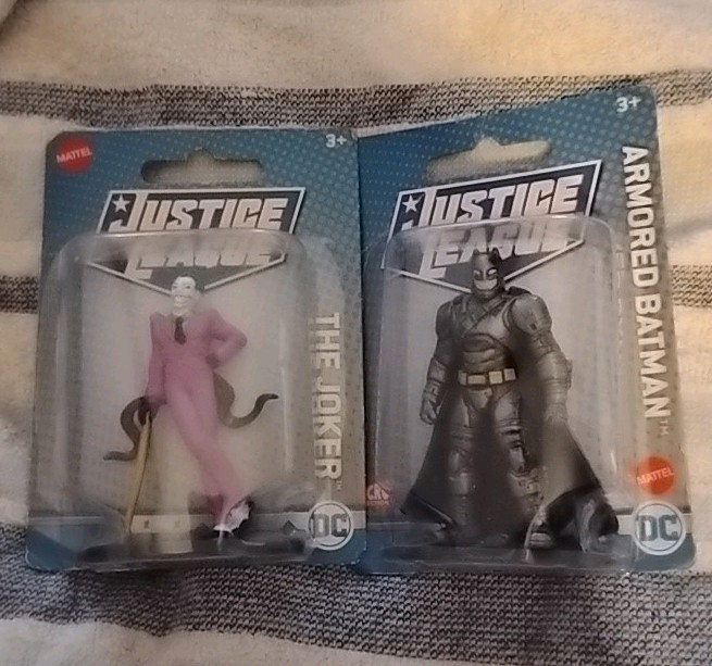 Two 1/26 Scale Justice League 2.75&Prime; Figures (Batman & The Joker) Mattel Toys