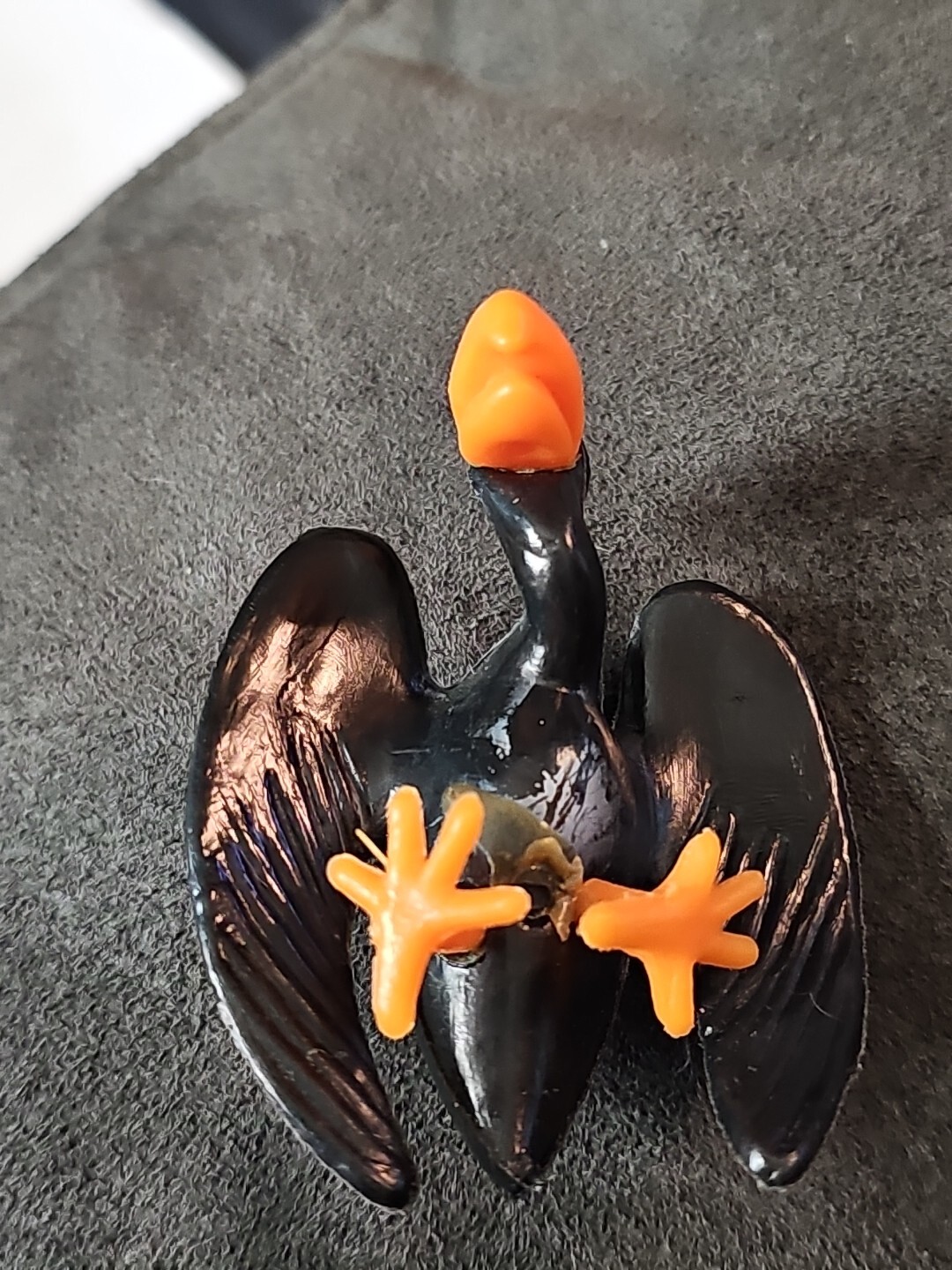 Unbranded Lightweight Plastic Vulture 2in x 2.5 Inches