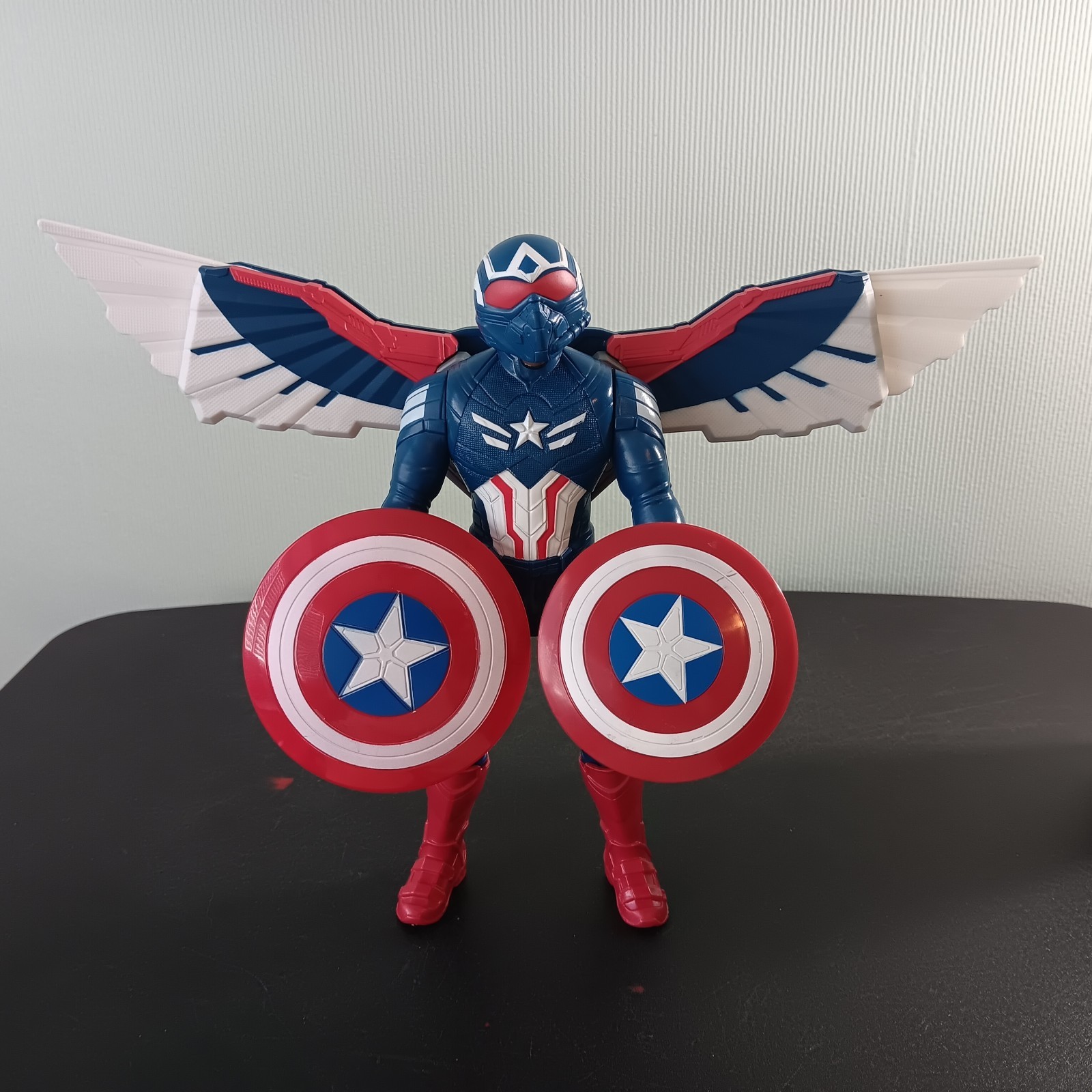Marvel Avengers Captain America Brave New World 10 1/2&Prime; Action Figure