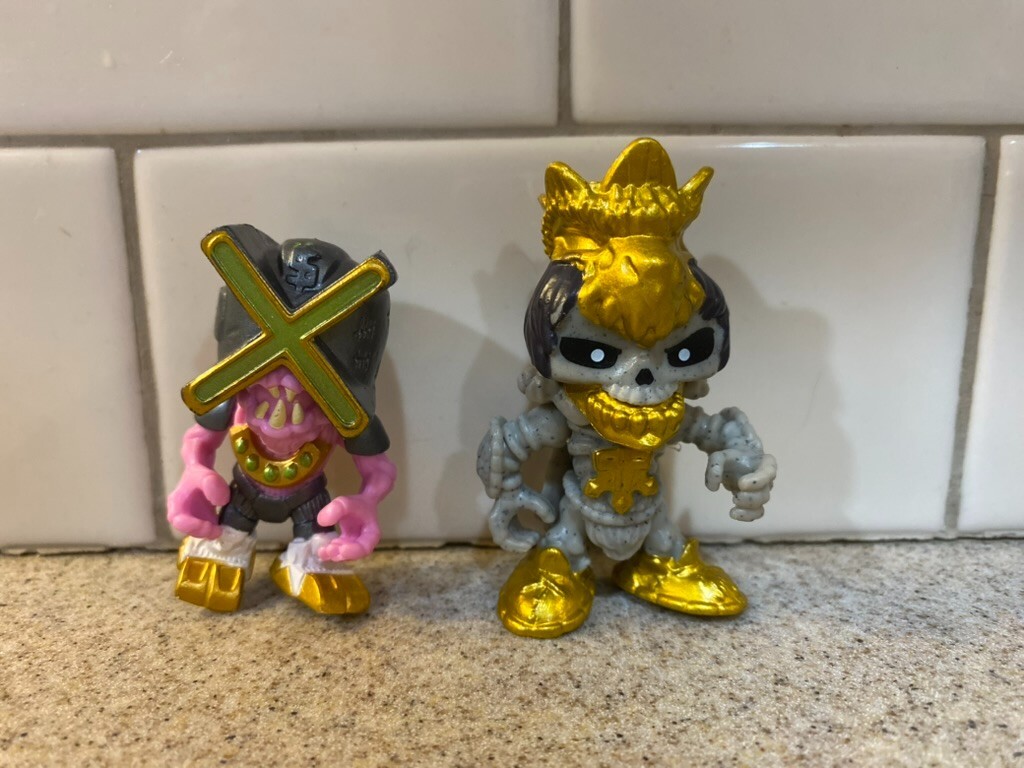 Set of 2 Moose Treasure X Figures DINO GOLD Hunter Rider & CYBORG BOT BLING