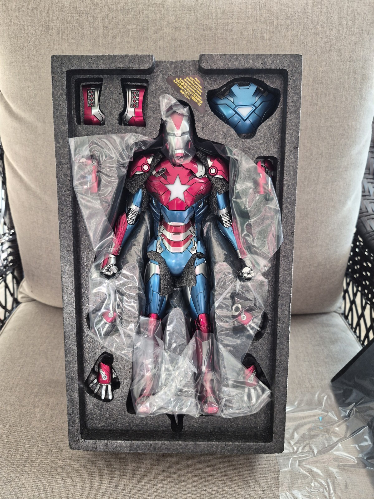 Hot Toys Iron Man Iron Patriot CMS021-D68 Comic Series Die-cast 1:6 AWESOME!!!