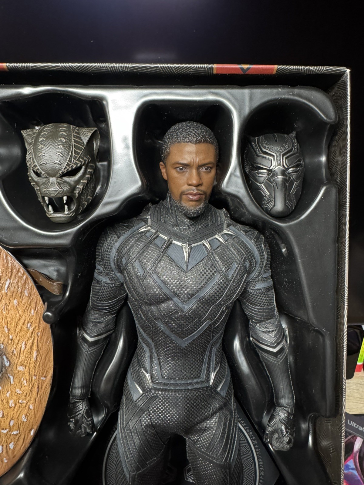 Hot Toys Black Panther (Original Suit) 1/6 Scale Action Figure – MMS671 avengers