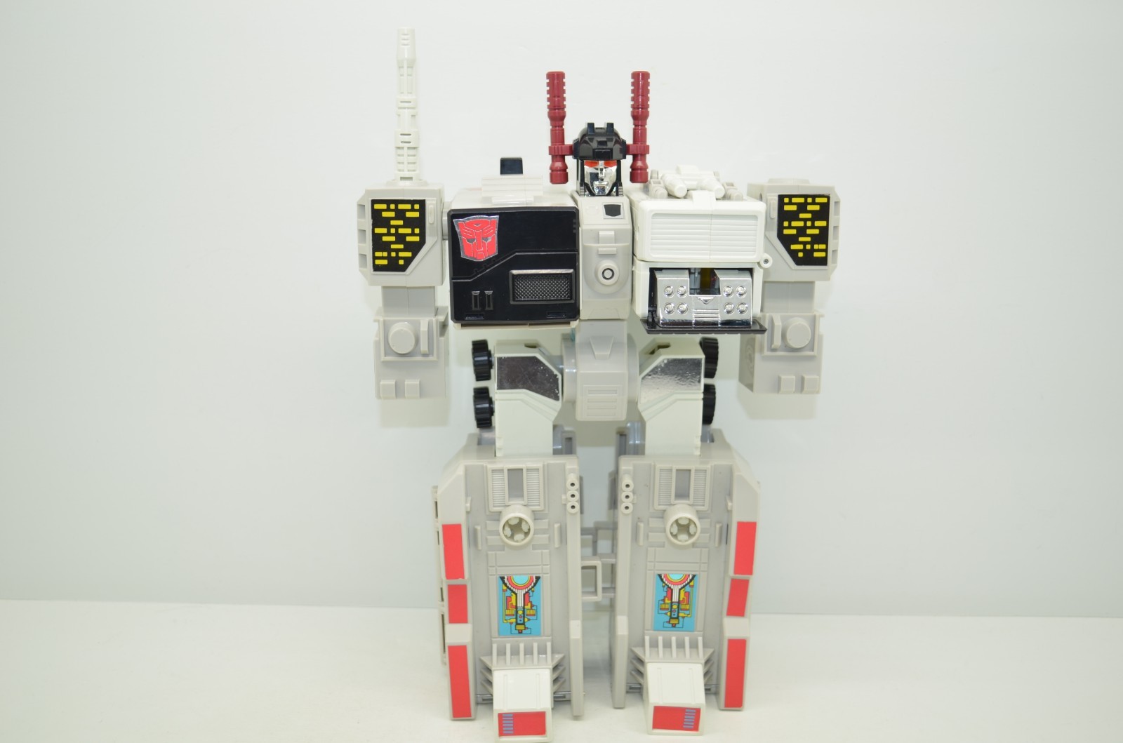 1985 Metroplex Transformers G1 Autobot Battle Station plastic tires Hasbro NICE