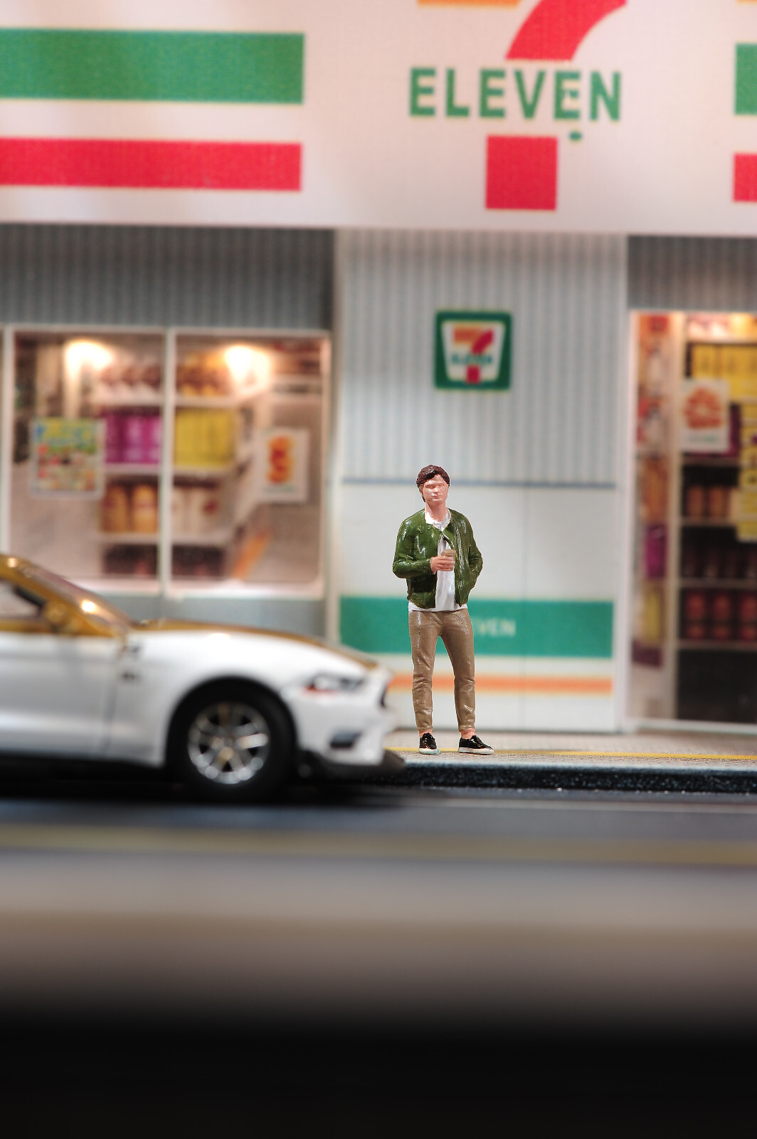 1/87 Handsome Guy Drinking Milk Tea Multi Size Simulation Painted Color Model