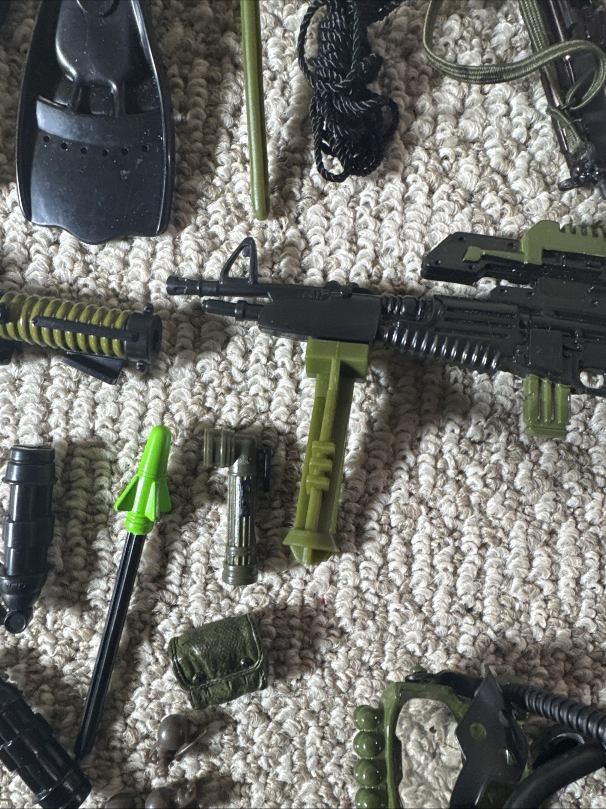 12&Prime; ACTION FIGURES – WEAPONS, CLOTHES, AND ACCESSORIES LOT – USED GUN HAS TWIST