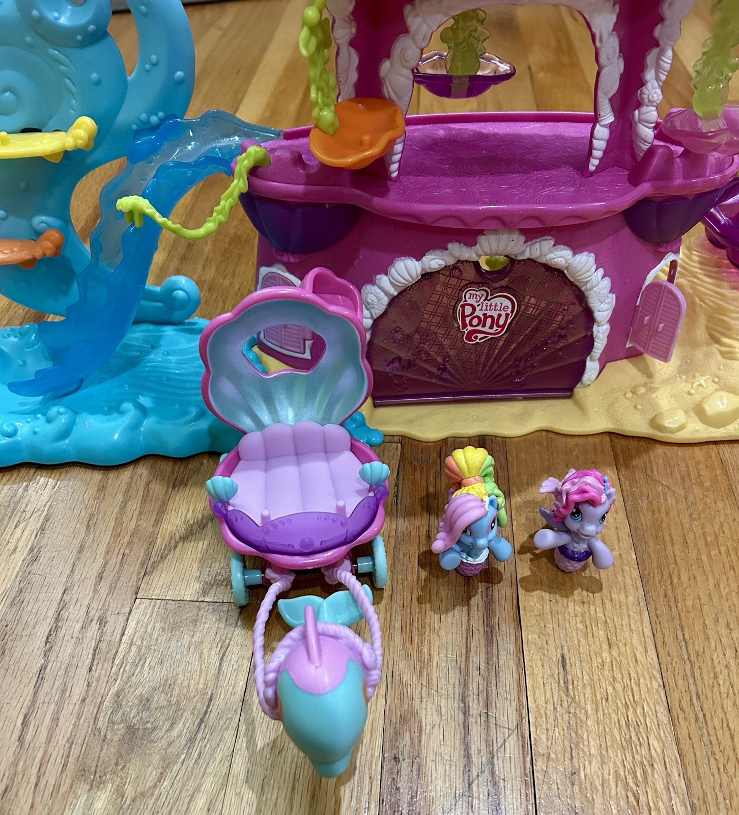 My Little Pony Mermaid Seahorse Castle & Dolphin Carriage with 2 figures