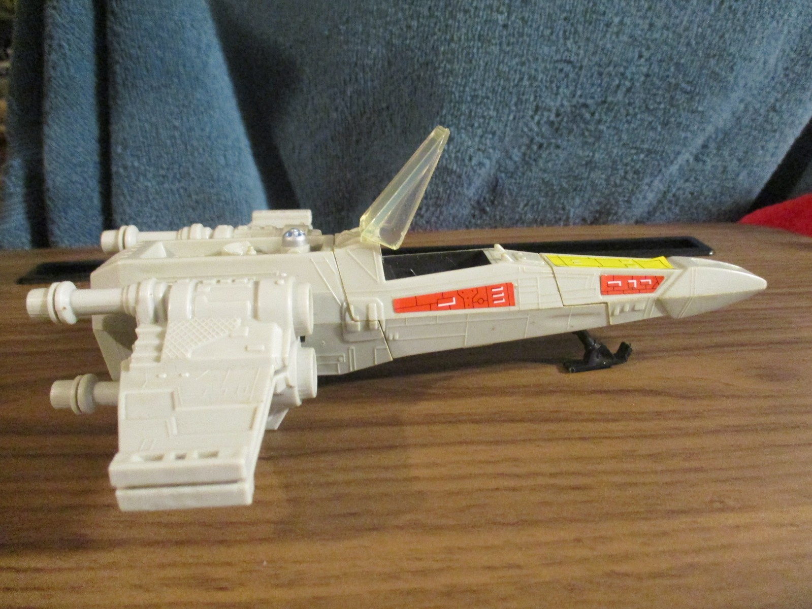 Vintage 1982 Star Wars Micro Collection X-WING FIGHTER WITH BREAK AWAY ACTION