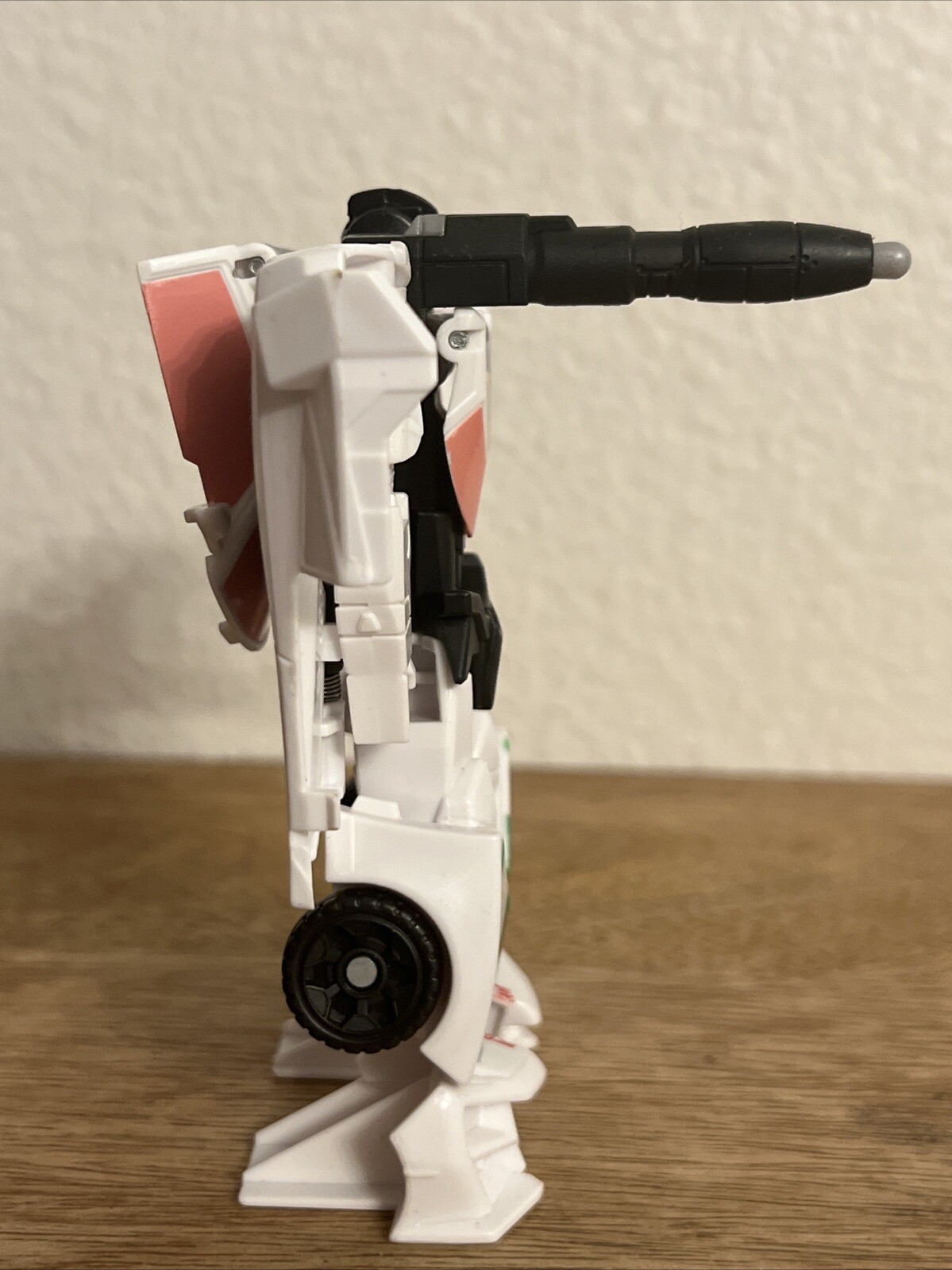 Wheeljack Transformer 4.5” Action Figure Plastic Autobot Robot Toy