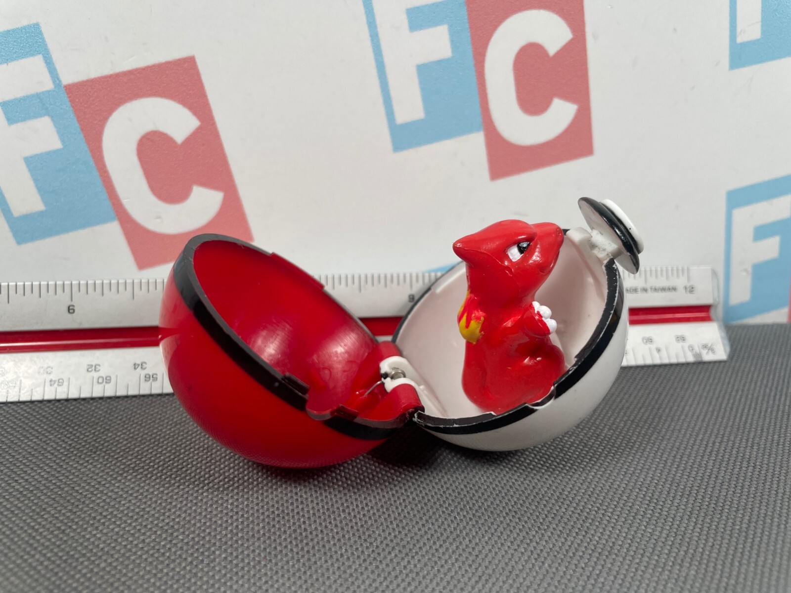 1999 Pokemon Basic Fun Charmeleon Figure & Pokeball Retro Vintage