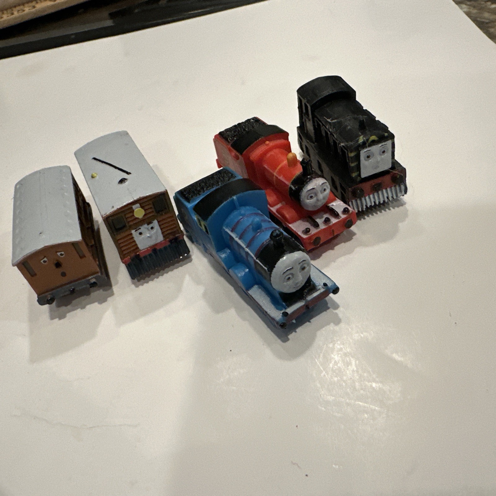 Thomas Miniature Train Set Blue Circular Storage Case With Trains And Extra
