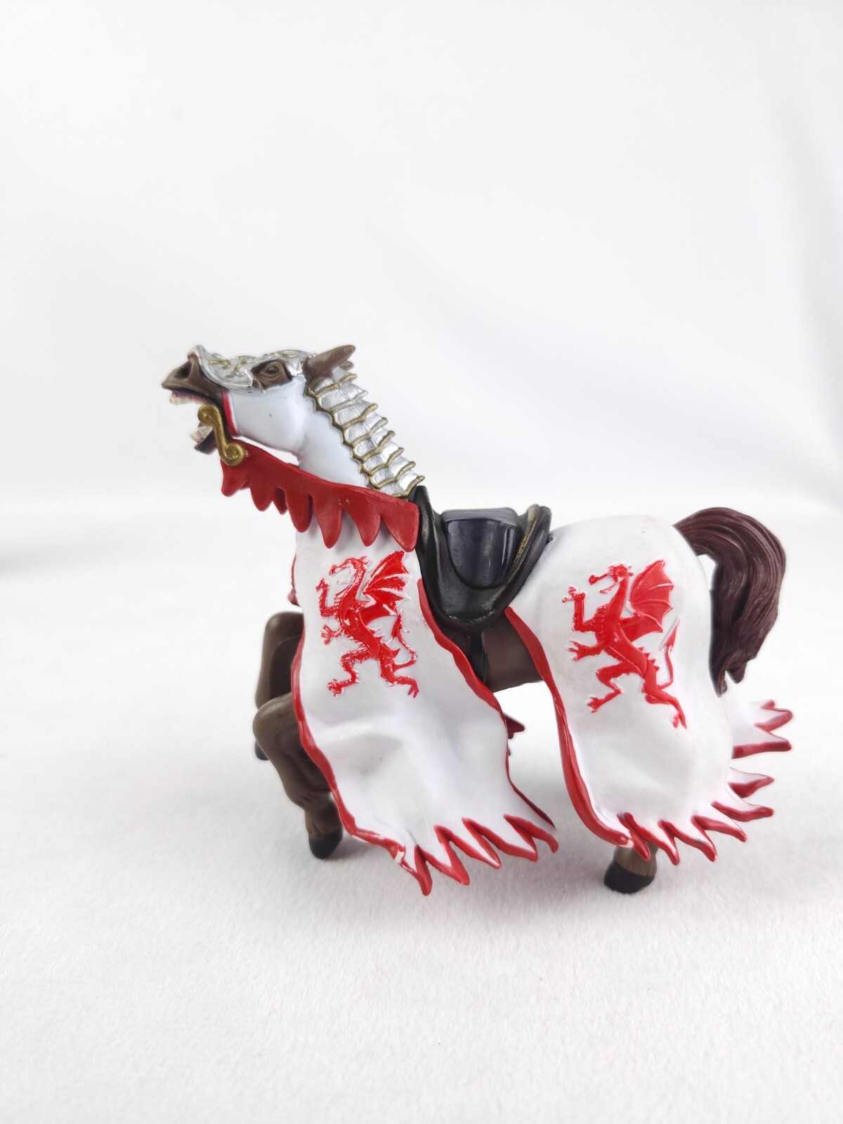 Medieval Dragon King White-Red & Copper-Red Horses Papo