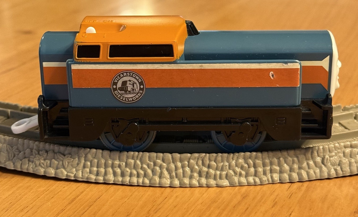 Thomas & Friends DEN Trackmaster Motorized Train Vicartown 2010 WORKS