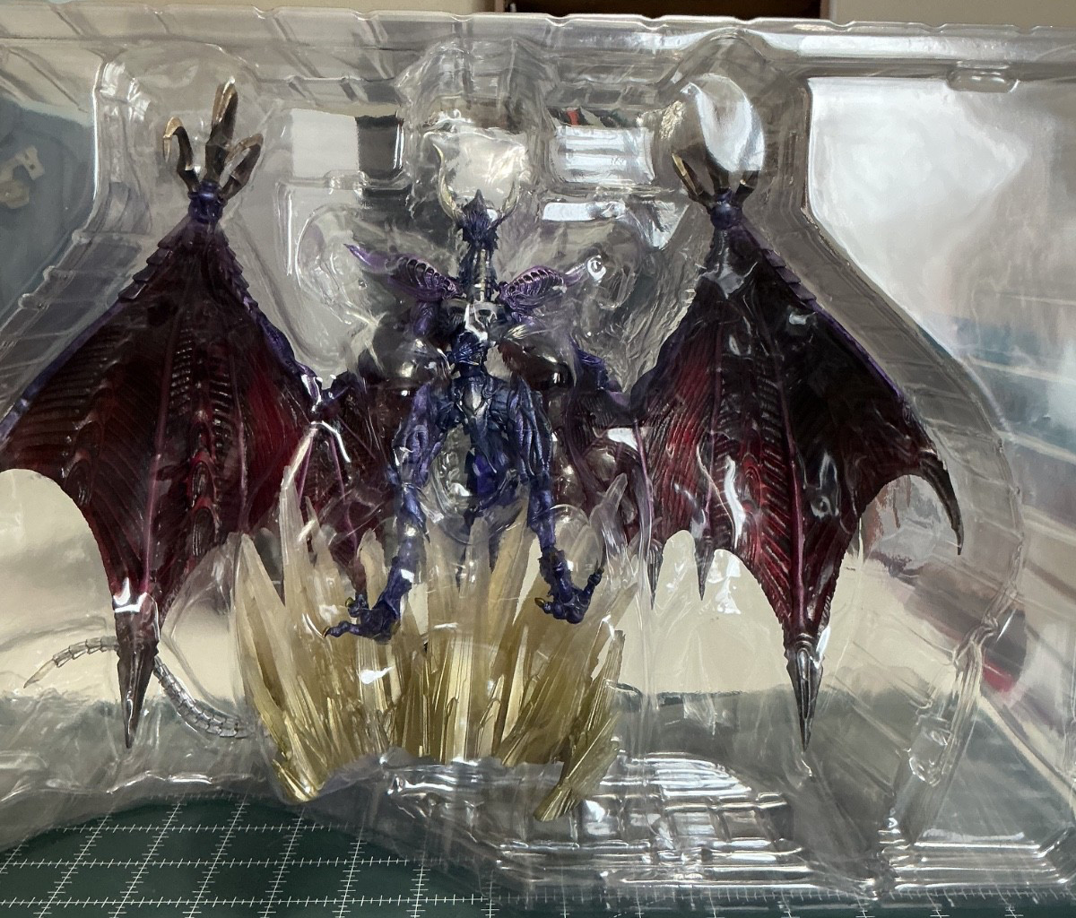 Bring arts Final Fantasy creature, action figure Bahamut