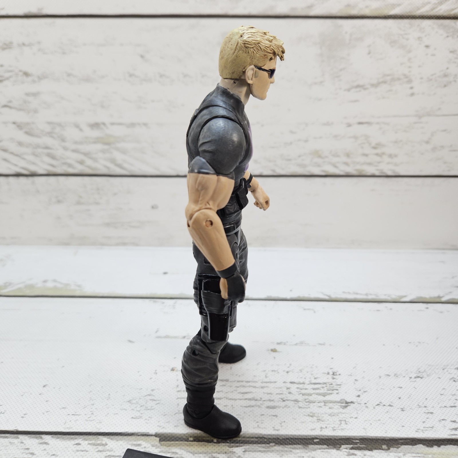 Diamond Select Marvel Select Avenging Hawkeye 2015 7&Prime; Adjustable Figure Read