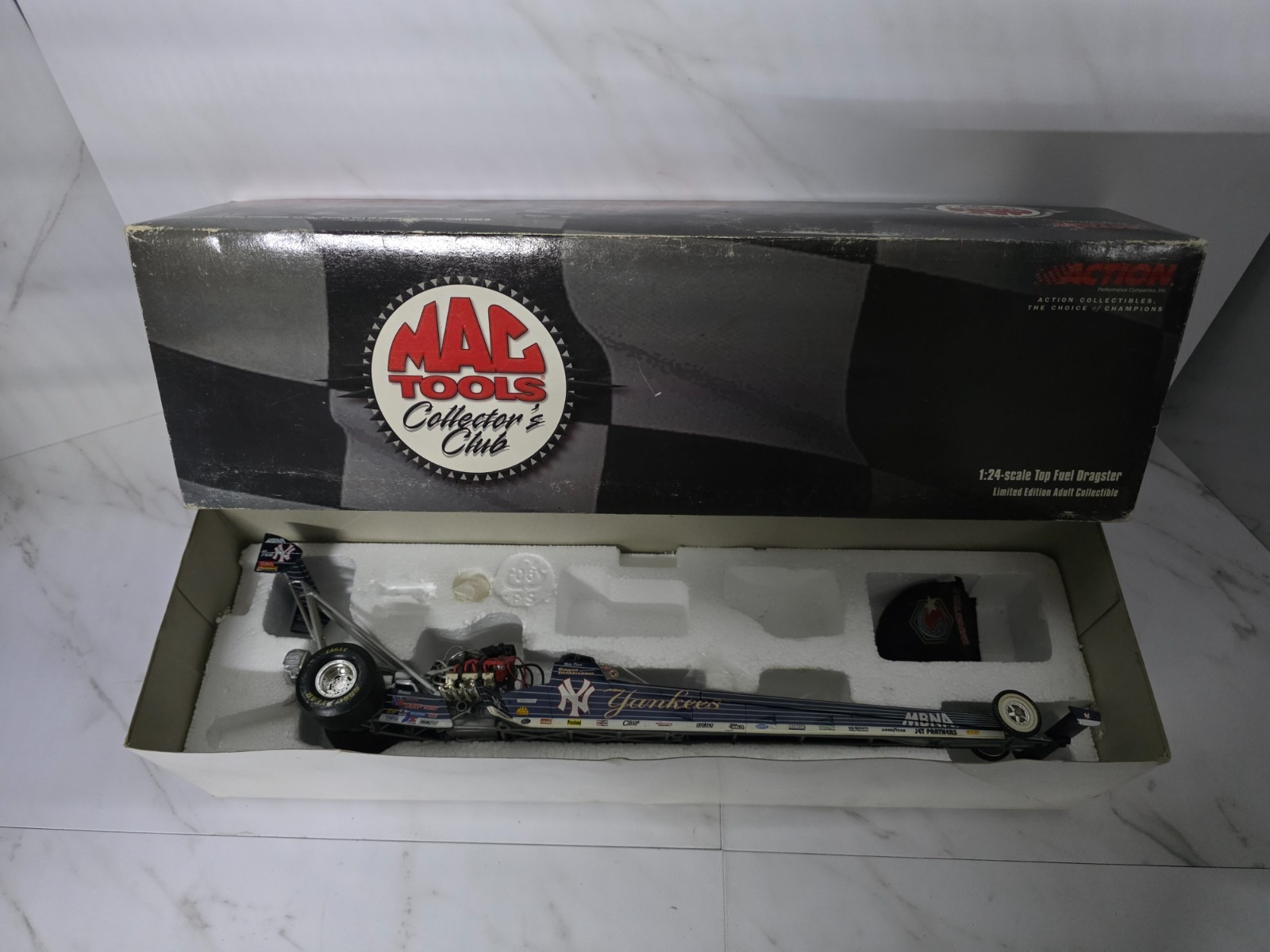 Mike Dunn NY Yankees 2001 Top Fuel Dragster 1:24 NHRA Action Racing /7428