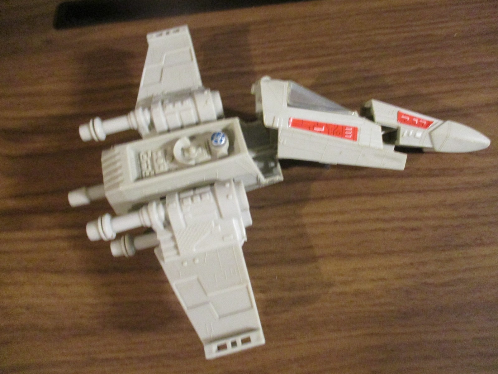 Vintage 1982 Star Wars Micro Collection X-WING FIGHTER WITH BREAK AWAY ACTION