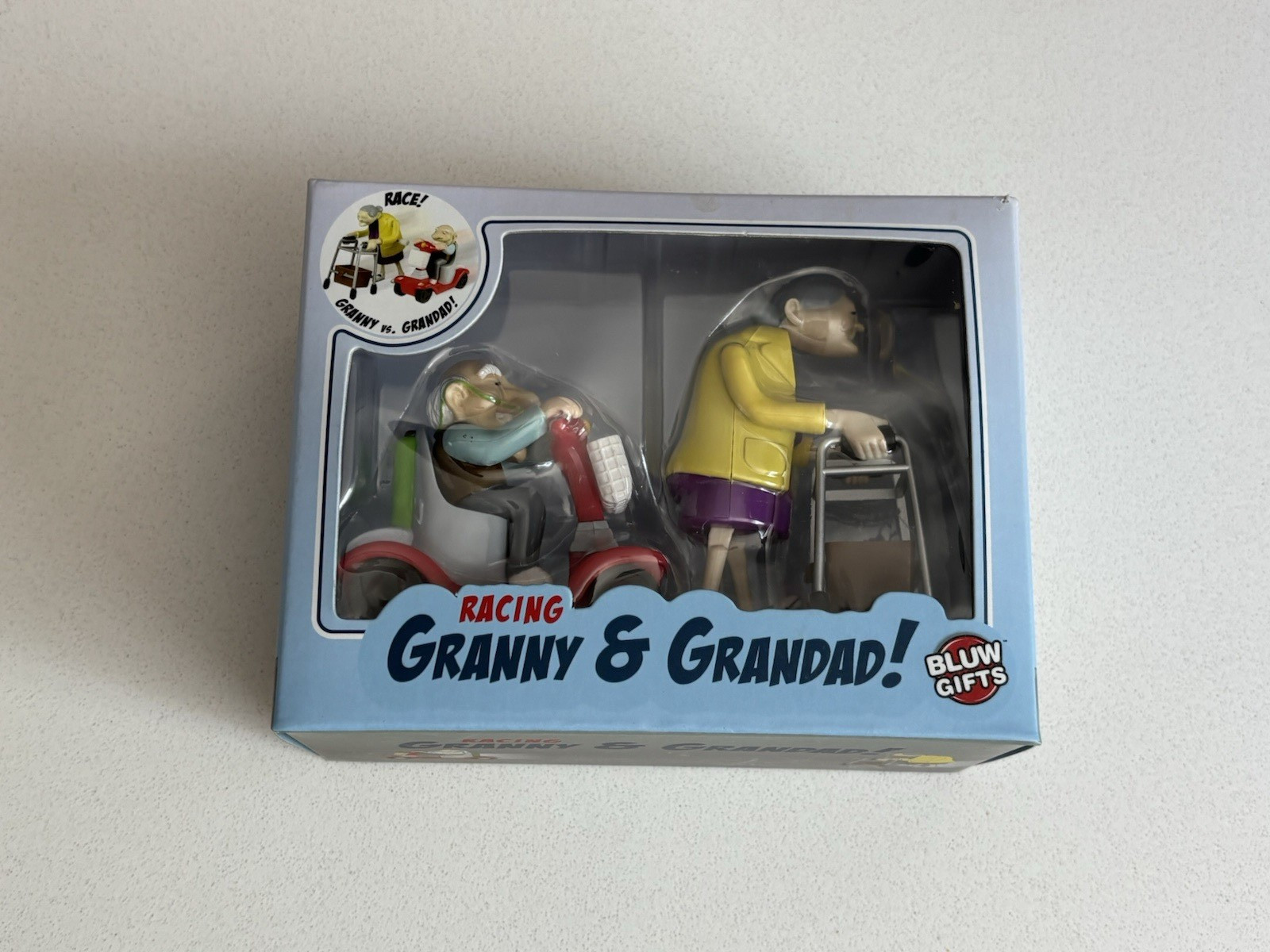 Granny and Grandad Wind Up Racing « Eay My Dirt Grandad » Toy – Brand New