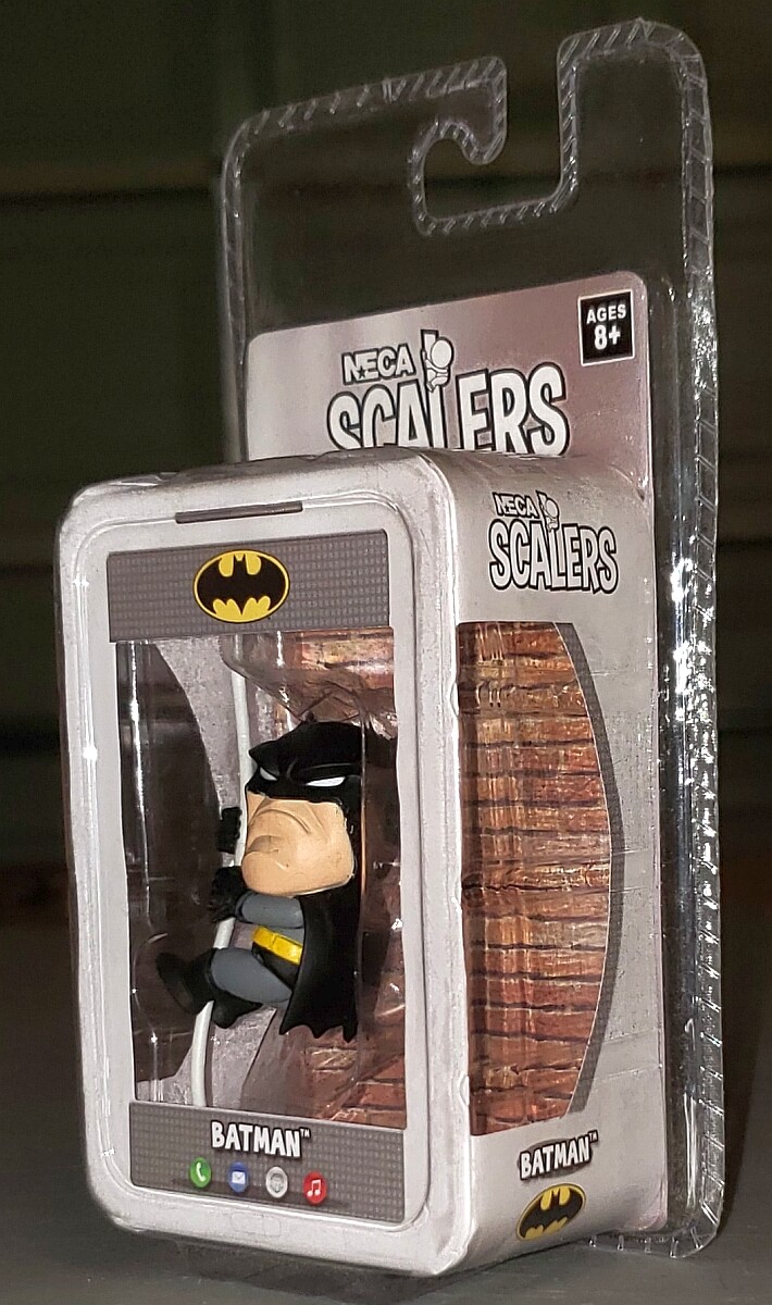 NIB! NECA Scaler Wave 2 Batman 2&Prime; Collectible Mini Figure Headphone String Clip
