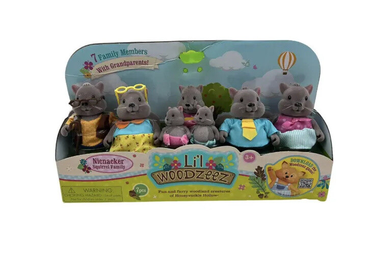 Li&rsquo;l Woodzeez Miniature Animal Figurine Set – Nicnacker Squirrel Family 7 PCs