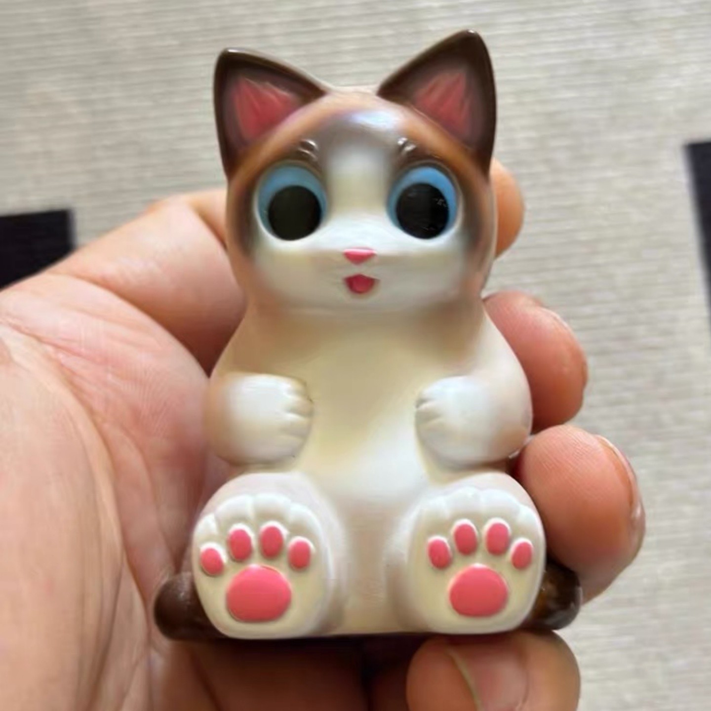 Konatsuya Sitting NEGORA Brown White Pink Blue Limited Soft Vinyl Figure Sofubi