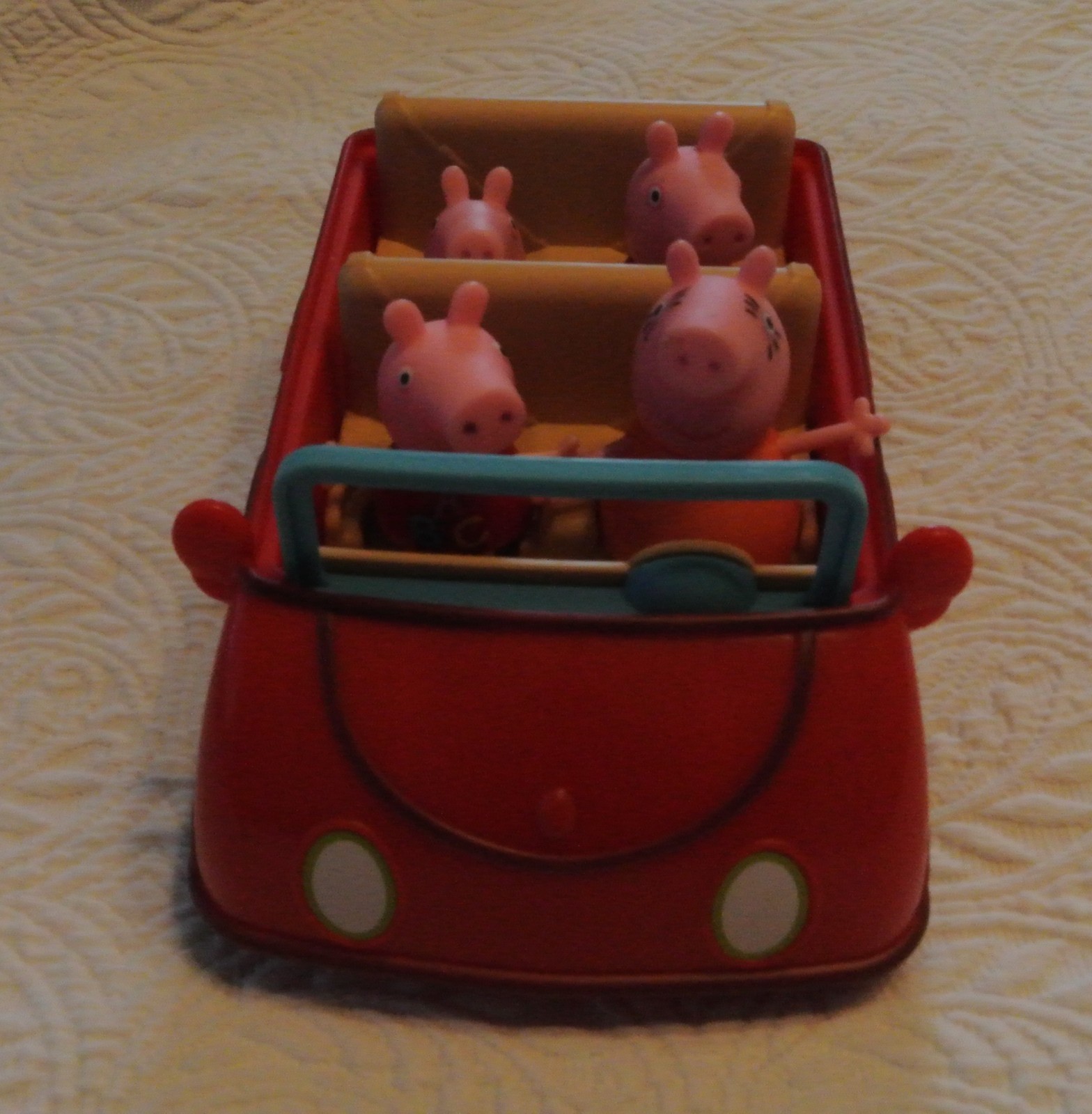 Peppa Pig Red Car Family Convertible and 4 Figures 2003 Toy unsure if car works