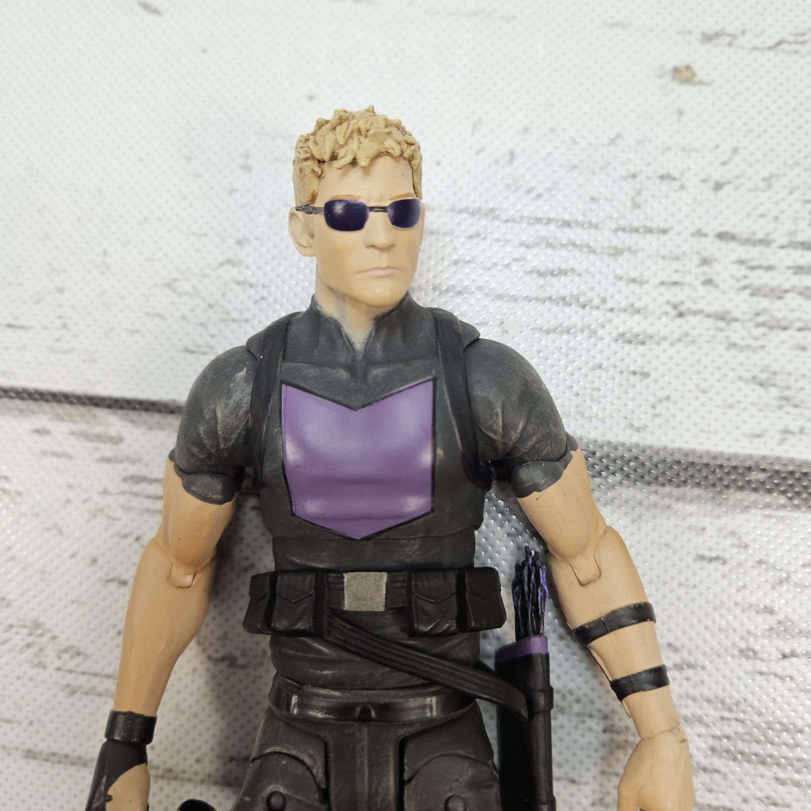 Diamond Select Marvel Select Avenging Hawkeye 2015 7&Prime; Adjustable Figure Read