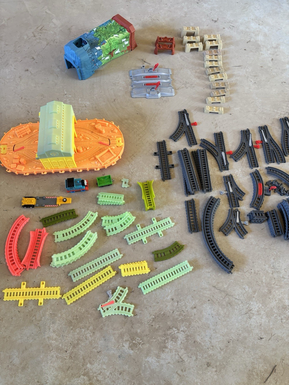 Thomas the train multiple set pieces – 240+ pieces – Used
