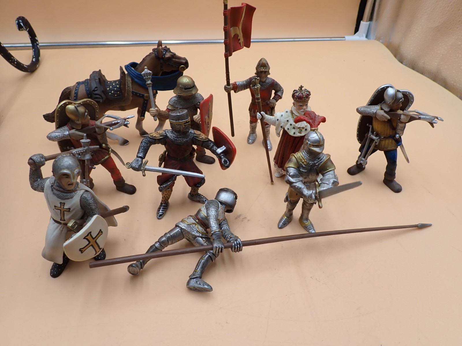 LOT OF 10 VTG SCHLEICH PAPO MEDIEVAL FIGURES Plastoy Knights Horses – Germany