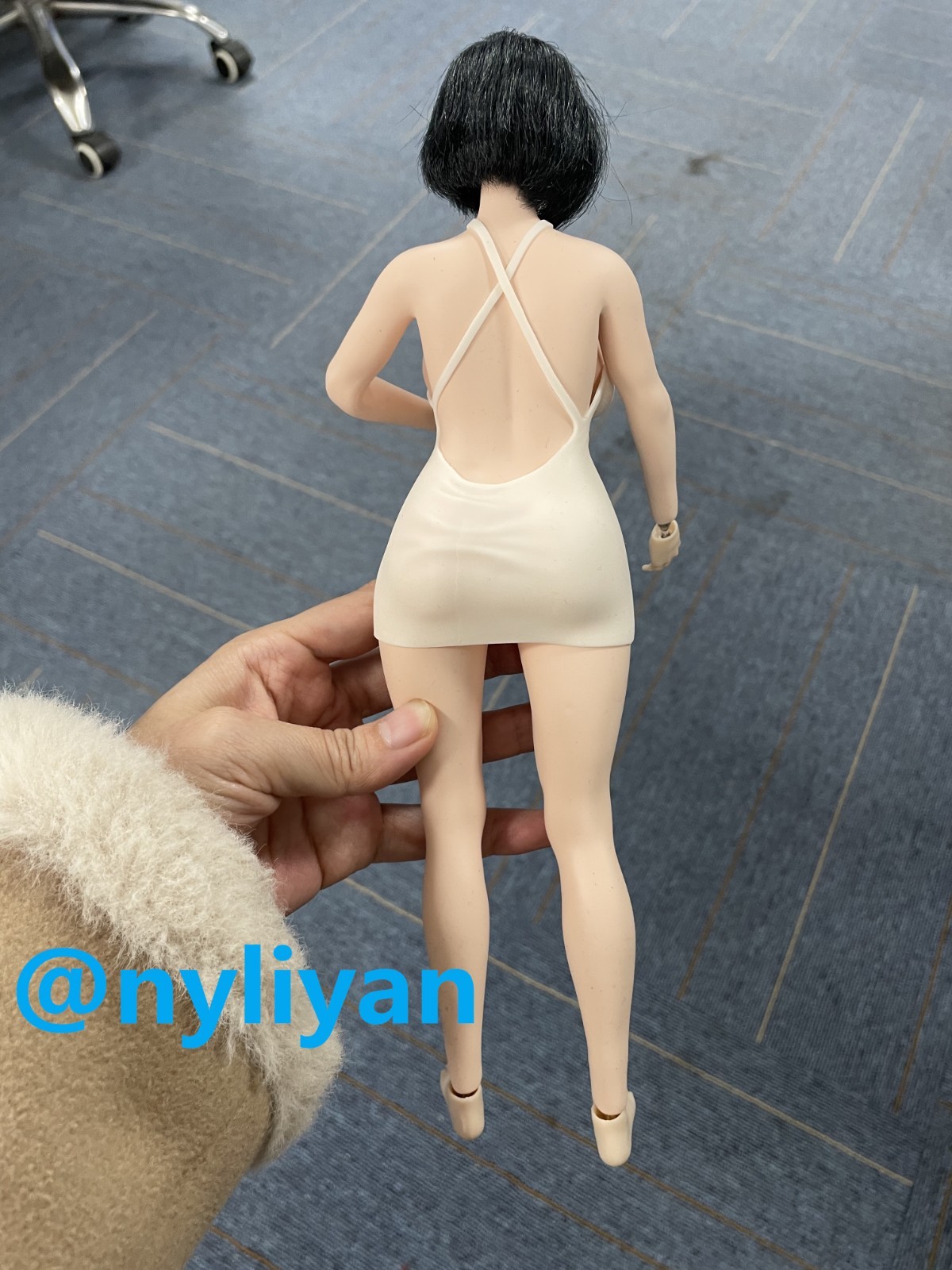 YM610B 1/6 Female Pale Large Bust Flexible Plump Girl Body Details 12 »Figure